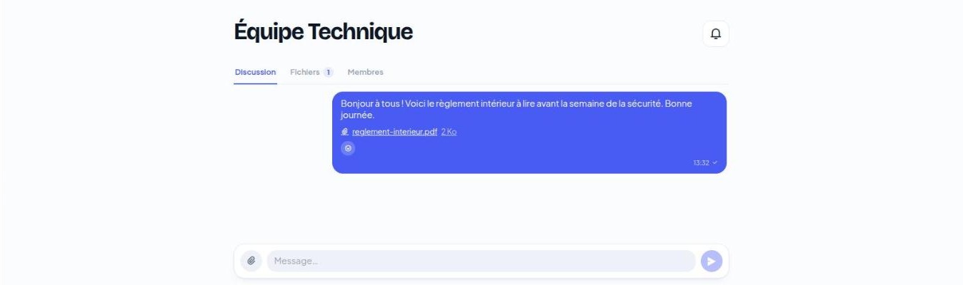 Une conversation de groupe dans l’application, avec la pièce jointe